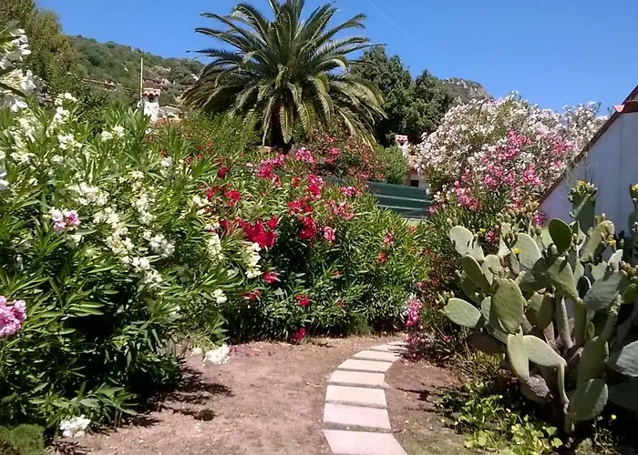 Facile Bed & Breakfast 3*